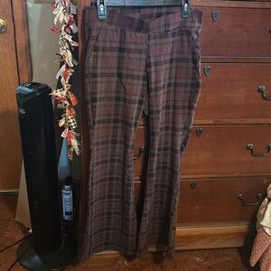 Cute plaided flares, in burgandy and black